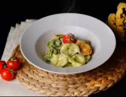 Üç Renkli Tortelinni Tricolor Tortellini