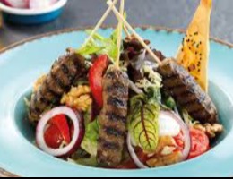 Izgara Köfteli Salata Grilled Meatballs Salad